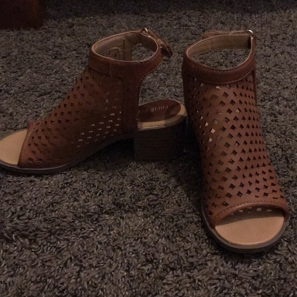 Heels brown